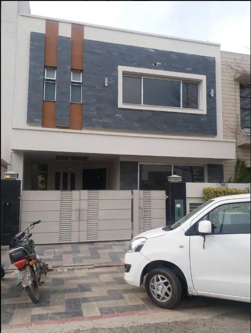 1 Kanal Upper Portion For Rent Near Fc College Gulberg Lahore