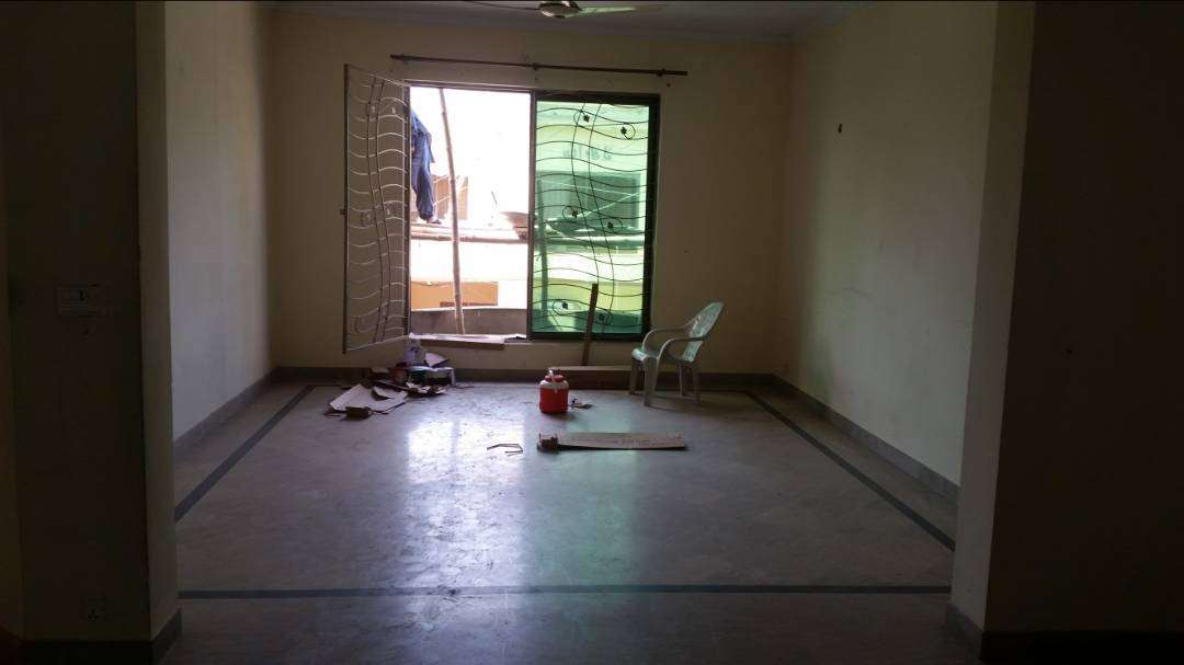 10 Marla Upper Portion For Rent in UET society Lahore