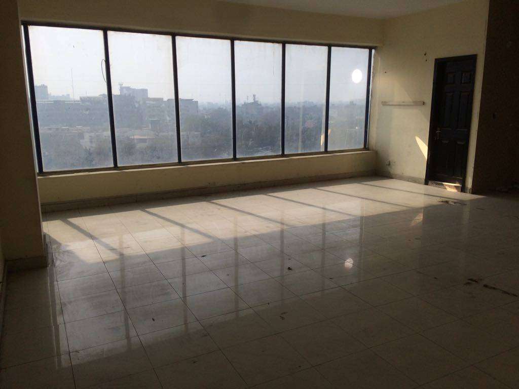 2200 SqFt decent office For rent in Gulberg Main Boulevard Lahore
