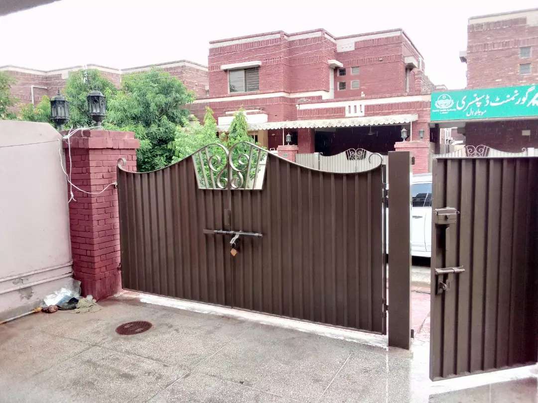 10 Marla Corner House for rent in Punjab Government Society Lahore