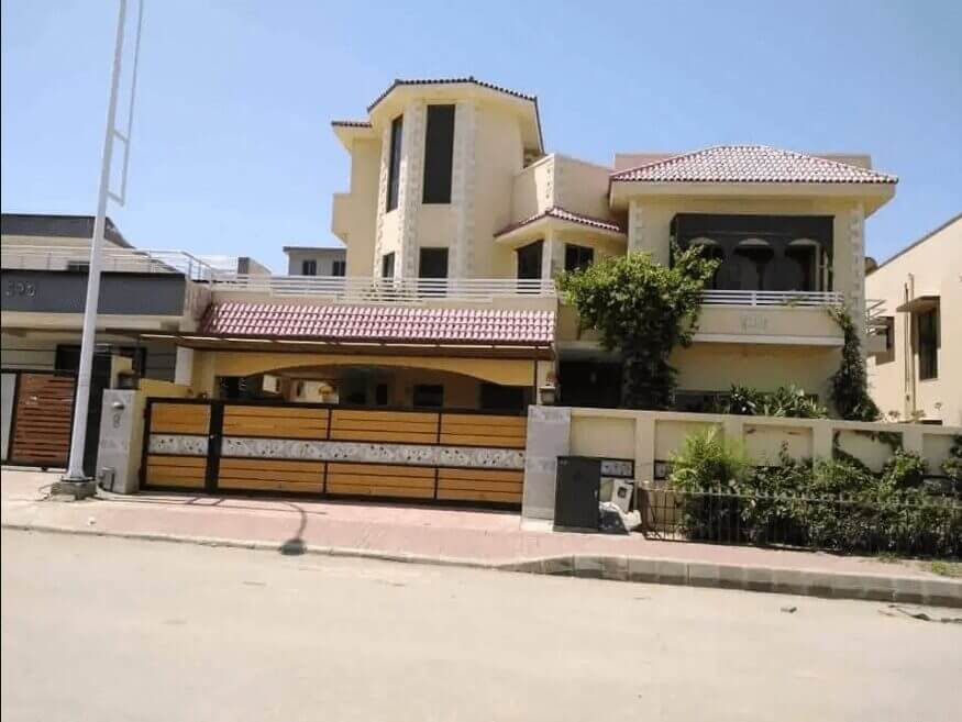 22 Marla Beautiful House For SALE in Usman-D Bahria Town Phase-8