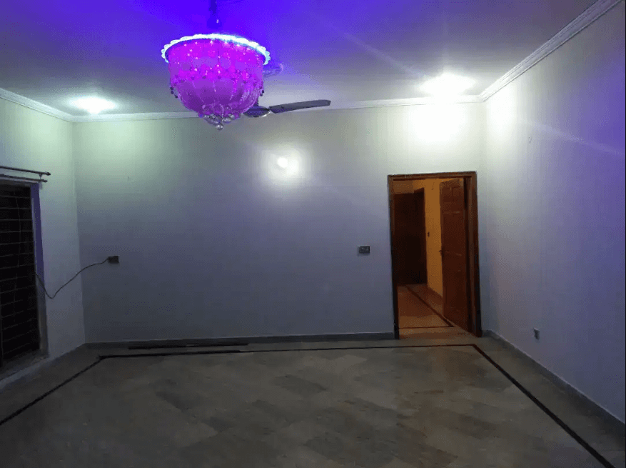 Luxury Neat And Clean Flat For Bachelors In Architect Society Near UCP Lahore