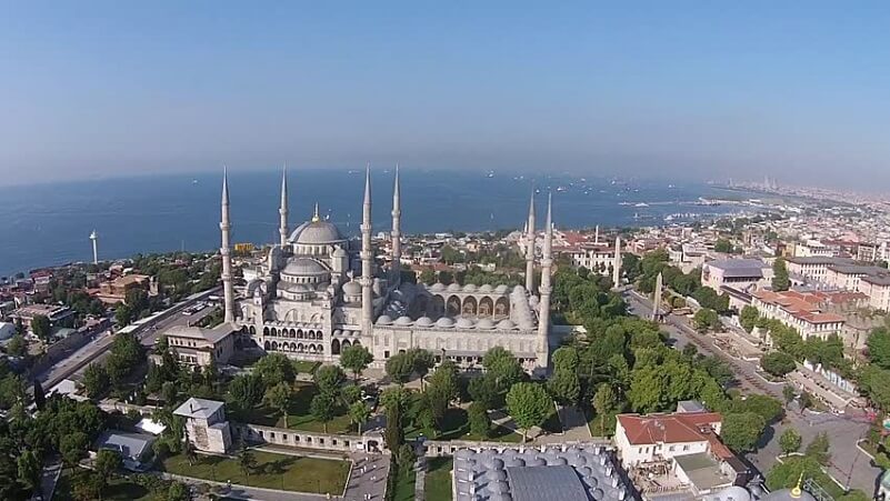 10 Most Amazingly Beautiful Mosques Worldwide